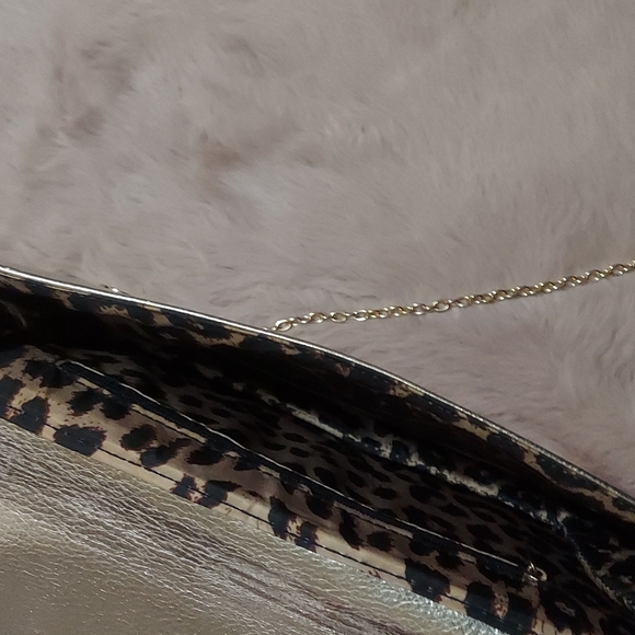 SALE‼️ Crossbody bag with chain - Picture 7 of 9